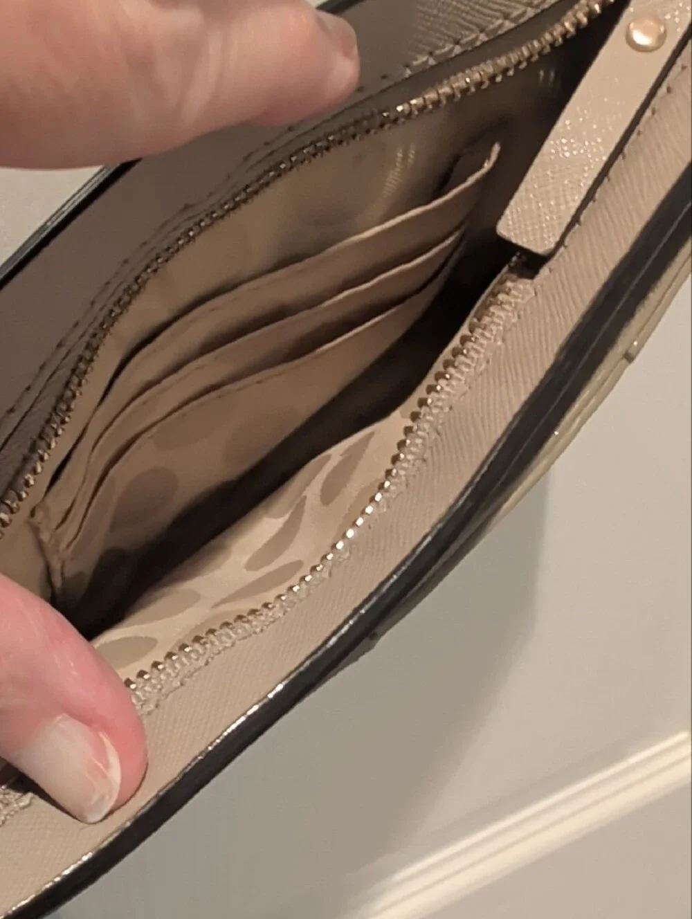 ♠️ Kate Spade ♠️Taupe Beige and Gold Chain Crossbody Wallet EUC